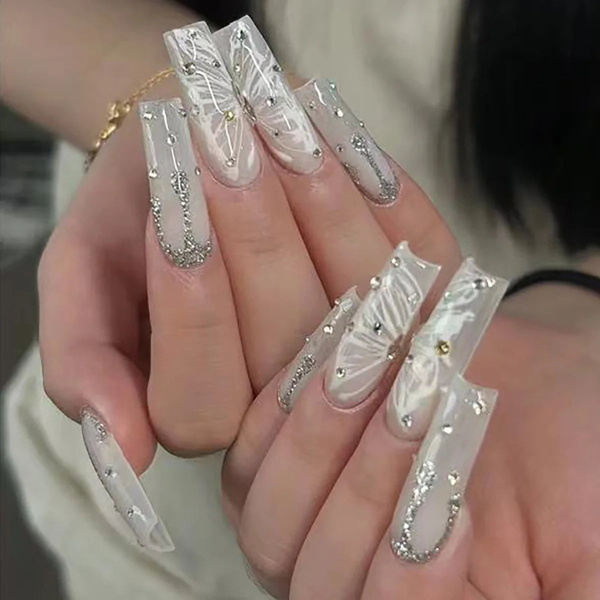 Glamorous Rhinestone-Studded Press-On Nails