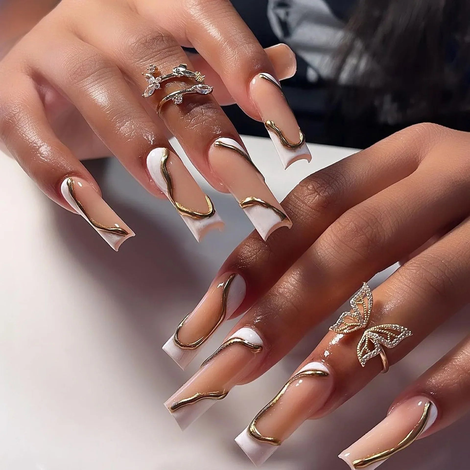 Glamorous Rhinestone-Studded Press-On Nails